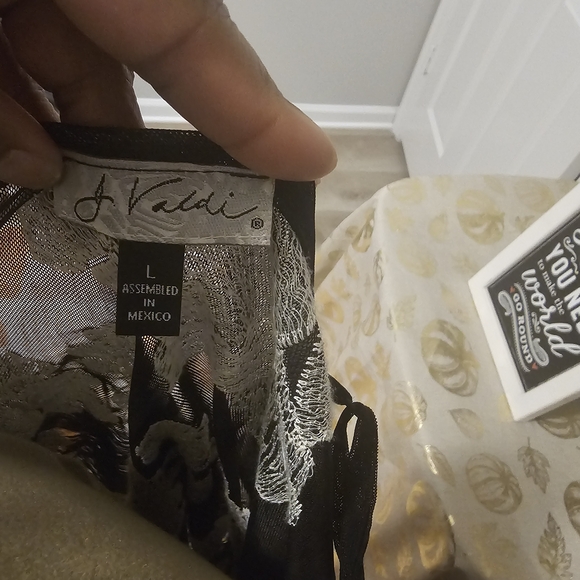 J Valdi Chic Black and White Floral Swim Coverup Sz Large - Picture 6 of 9